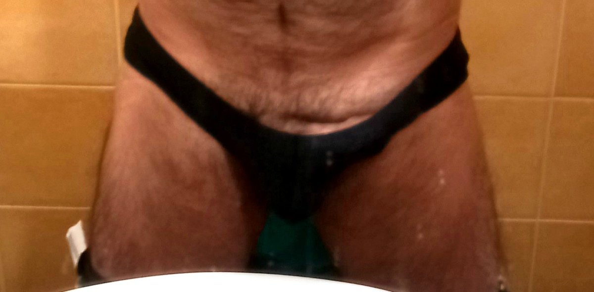 Jose58840296's tweet photo. OSCURA LA COSA...#bulge #spandex #licra #frotting #biker https://t.co/saPkQrW6lp