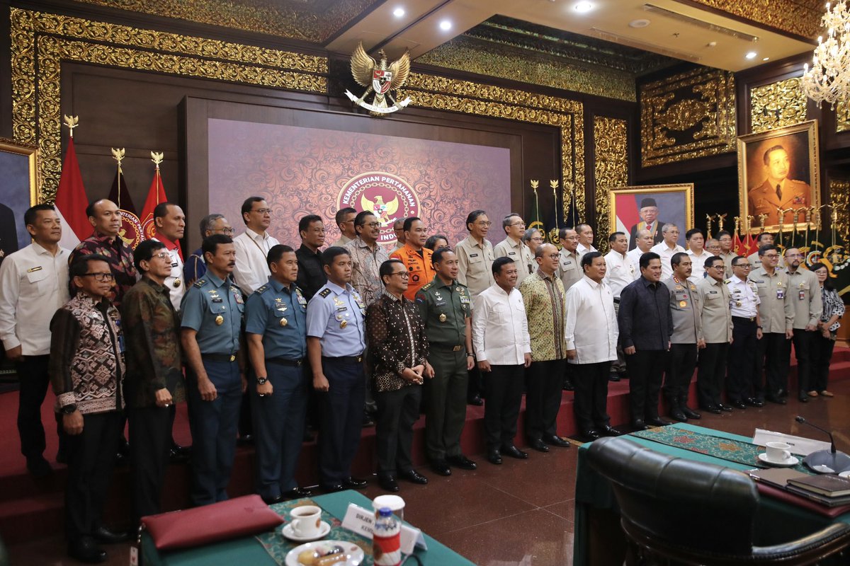 Kemhan_RI's tweet photo. Rapat Pleno 2023 ini bertujuan sebagai persiapan, untuk dilaporkan kepada Presiden RI selaku Ketua KKIP, pada Sidang KKIP yang akan diselenggarakan pada akhir Tahun 2023.
#Prabowo #PrabowoSubianto #MenhanPrabowo #WamenhanRI #Kemhan #KemhanRI #KKIP https://t.co/UsVyoov5Ts