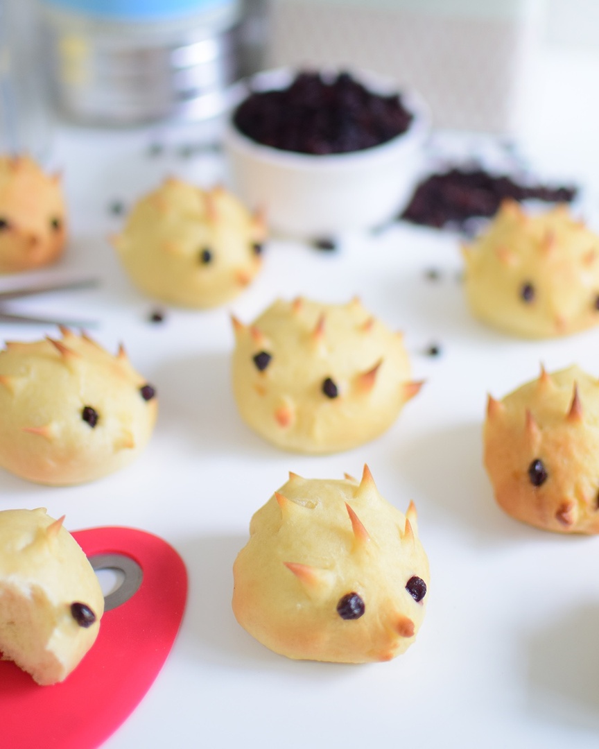 TalaCooking's tweet photo. These cute Hedgehog Lunch Rolls make a delicious treat for the school holidays. 😋😋
Add currants for the hedgehog eyes and brush with melted butter before serving.🐾
Click here for the full recipe: https://t.co/NE2qtl4xYG
#kidsbaking #lunchrolls #funrecipe https://t.co/j3tQEdlo4Z