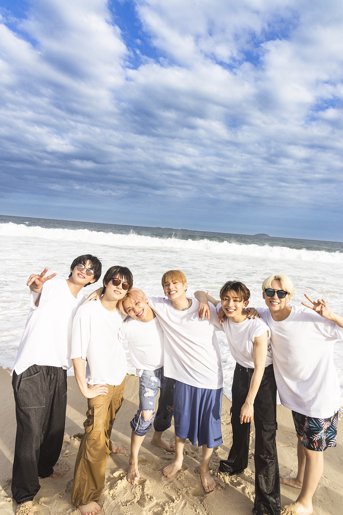ONE N' ONLY ワンエン 写真集 全員 サイン入り ONE N' ONLY ワンエン 写真集 全員 サイン入り ONE N' ONLY