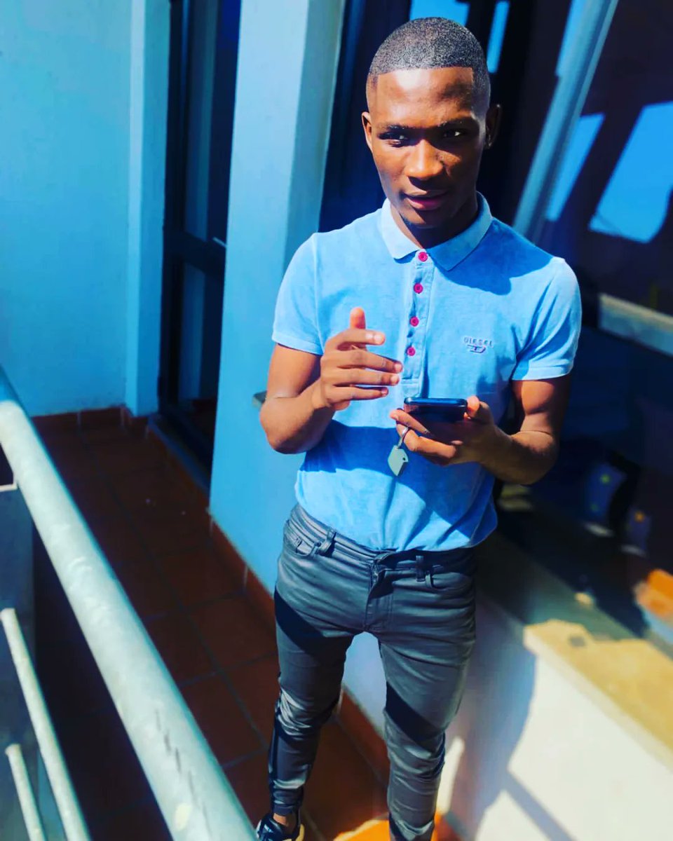 isleeq_sa's tweet photo. @isleeq_sa Resplendetion is not only for girls any way i don't need pulchritude to ameliorate myself❤

#angsebenzi❤🌹 
#photooftheday 
#picoftheday 
#pride https://t.co/tEoBe5C8PL