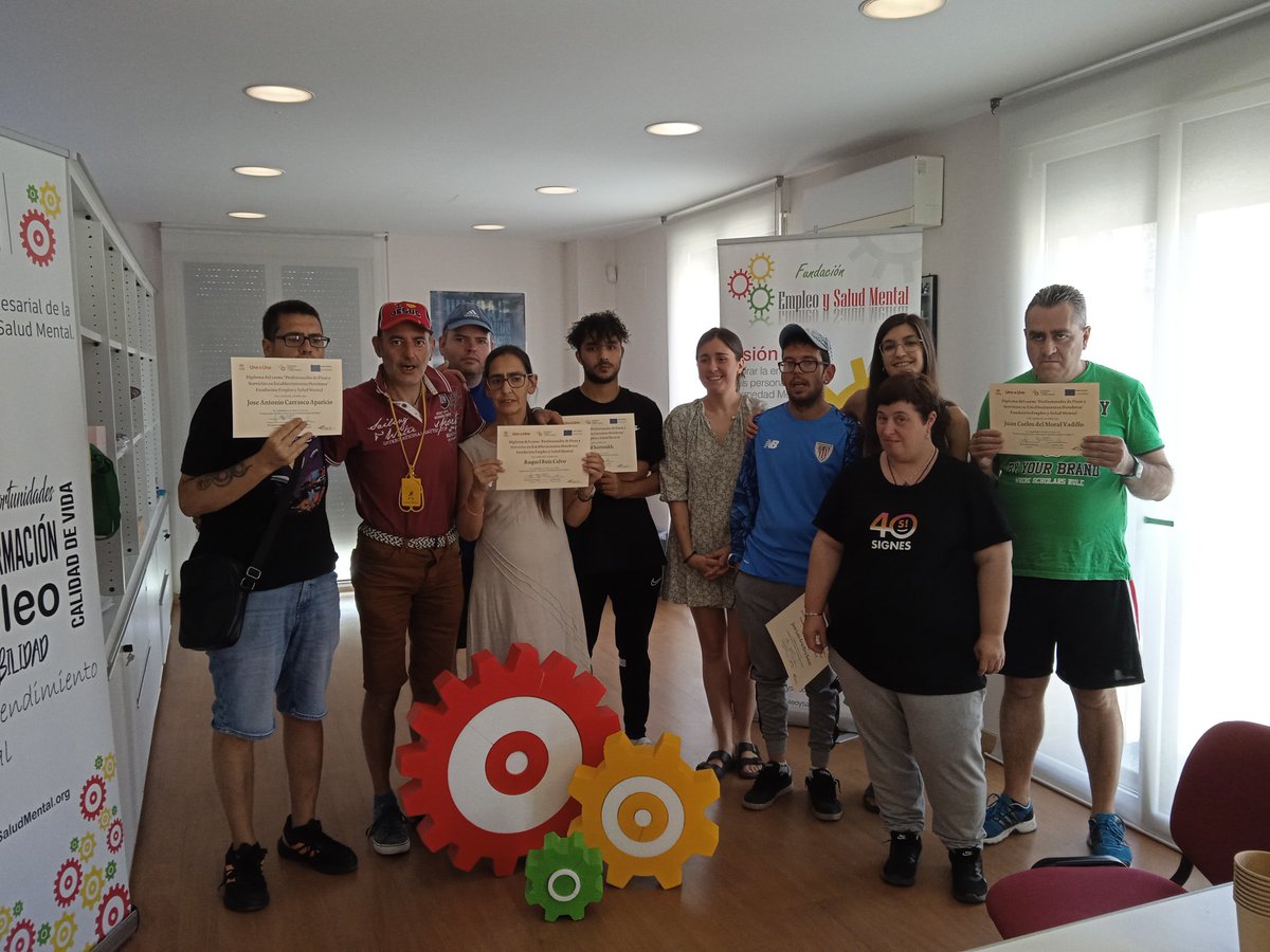 Ayer dimos por finalizado el "Curso para Profesionales de Pisos y Servicios en Establecimientos Hoteleros" con excelentes resultados. ¡Nuestros 10 participantes se han convertido en unos profesionales!
<a href="/Fundacion_ONCE/">Fundación ONCE</a> #FSE #FondoSocialEuropeo