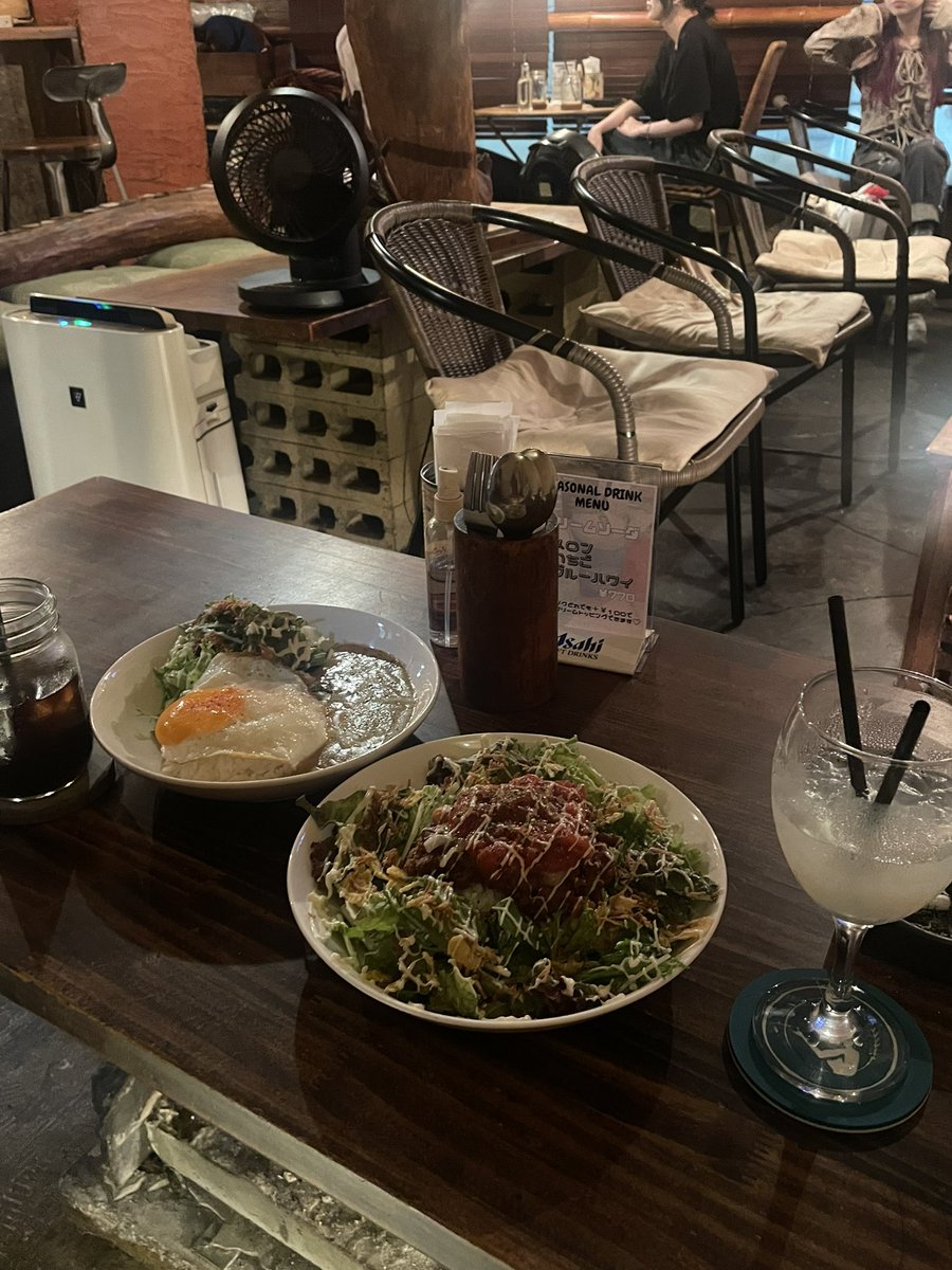 chi_x_x_x's tweet photo. 下北沢で夜まで営業しているカフェ
喫煙可能で店内の雰囲気も良し、お酒も豊富で最高だった◎
ココナッツカレーめちゃうまだよ🍛
📍3rd Stone Cafe https://t.co/FLMLNDrpIb