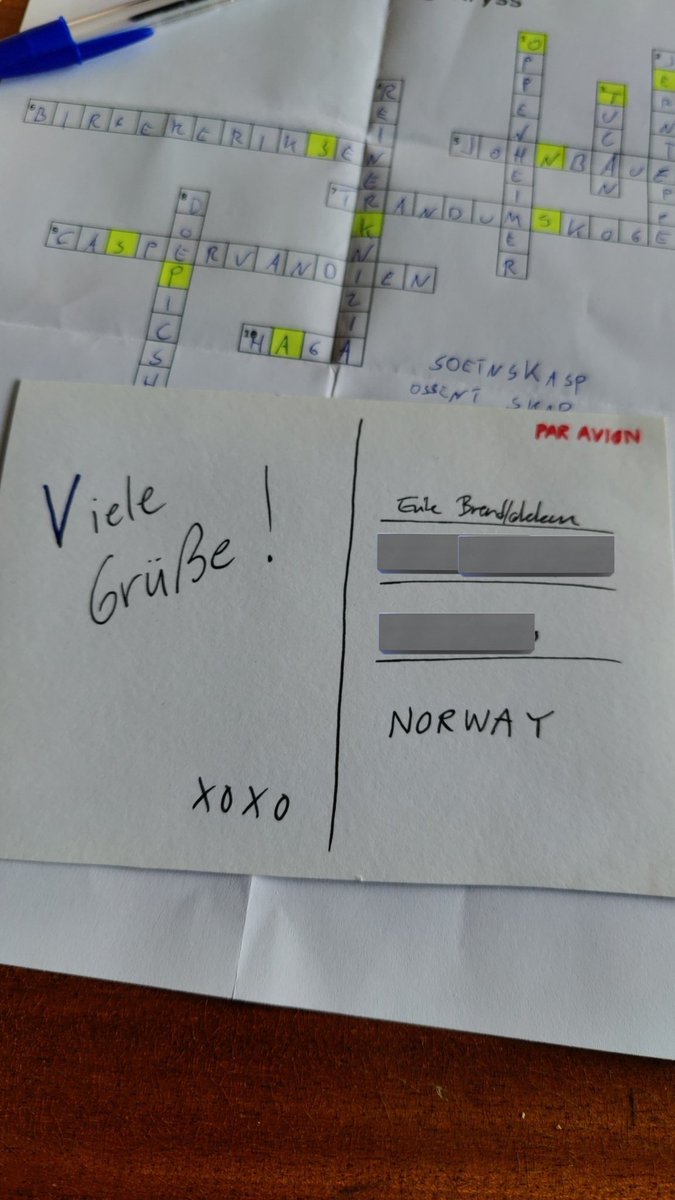 Okei folkens, her må det tenkes.

Kaffe på senga ledet til kryssord som ledet til postkort som skal lede meg hvor?