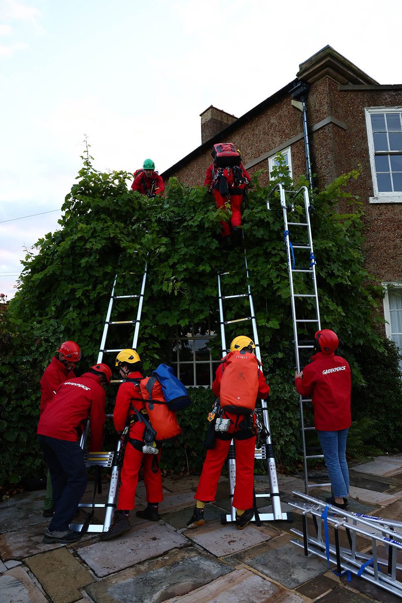 Despicable, hateful action by <a href="/GreenpeaceUK/">Greenpeace UK</a> to climb on the roof of the PM’s private family home.

For reasons of national security alone, the weird eco-zealot cultists on the roof MUST be given long prison sentences.

Please RETWEET if you agree.