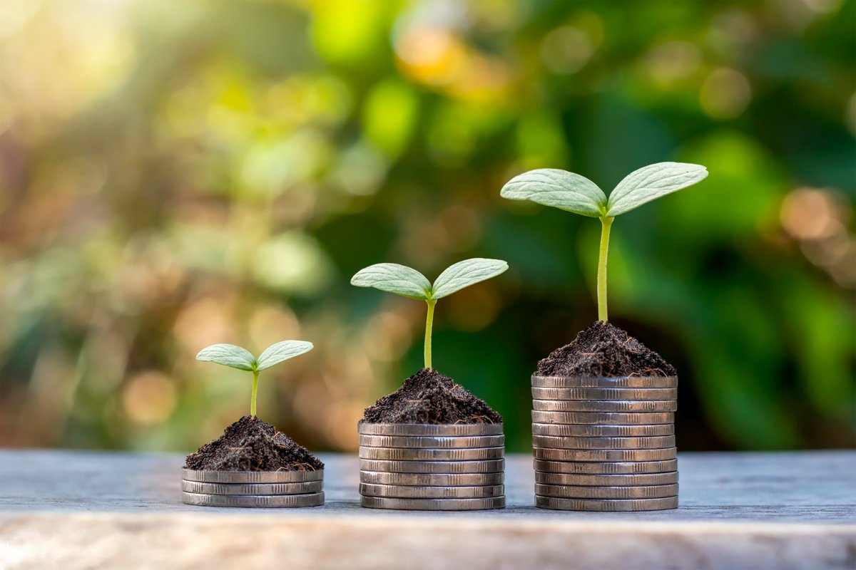 OECDtrade's tweet photo. Participants to the Arrangement on Officially Supported #ExportCredits have greenlit more generous financing terms for climate-friendly projects ♻️

Explore the modernisation of the Arrangement reform and the CIRR reform that went into effect on 15 July!

https://t.co/zR0aRGyEmw https://t.co/pBJjnBtTxb