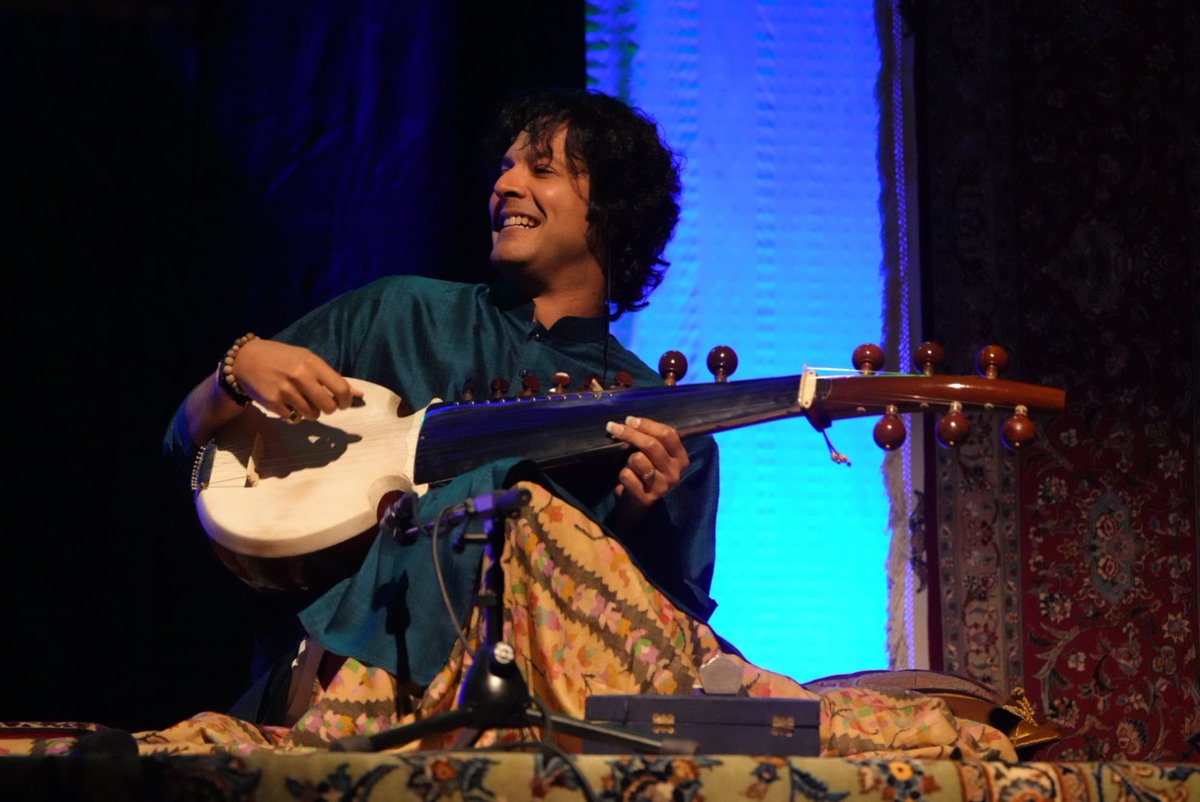 AyaanAliBangash's tweet photo. Thanks a lot for all the love and blessings. It inspires us to continue sharing our musical traditions across the globe.
@laguitarraesencial
@juliamalischnig
@aaksarod
@amaanalibangash
Photo Credit: Willi Pleschberger
#Sarod #SarodMagic #SarodBrothers #amjadalikhan https://t.co/juVdXidVrO