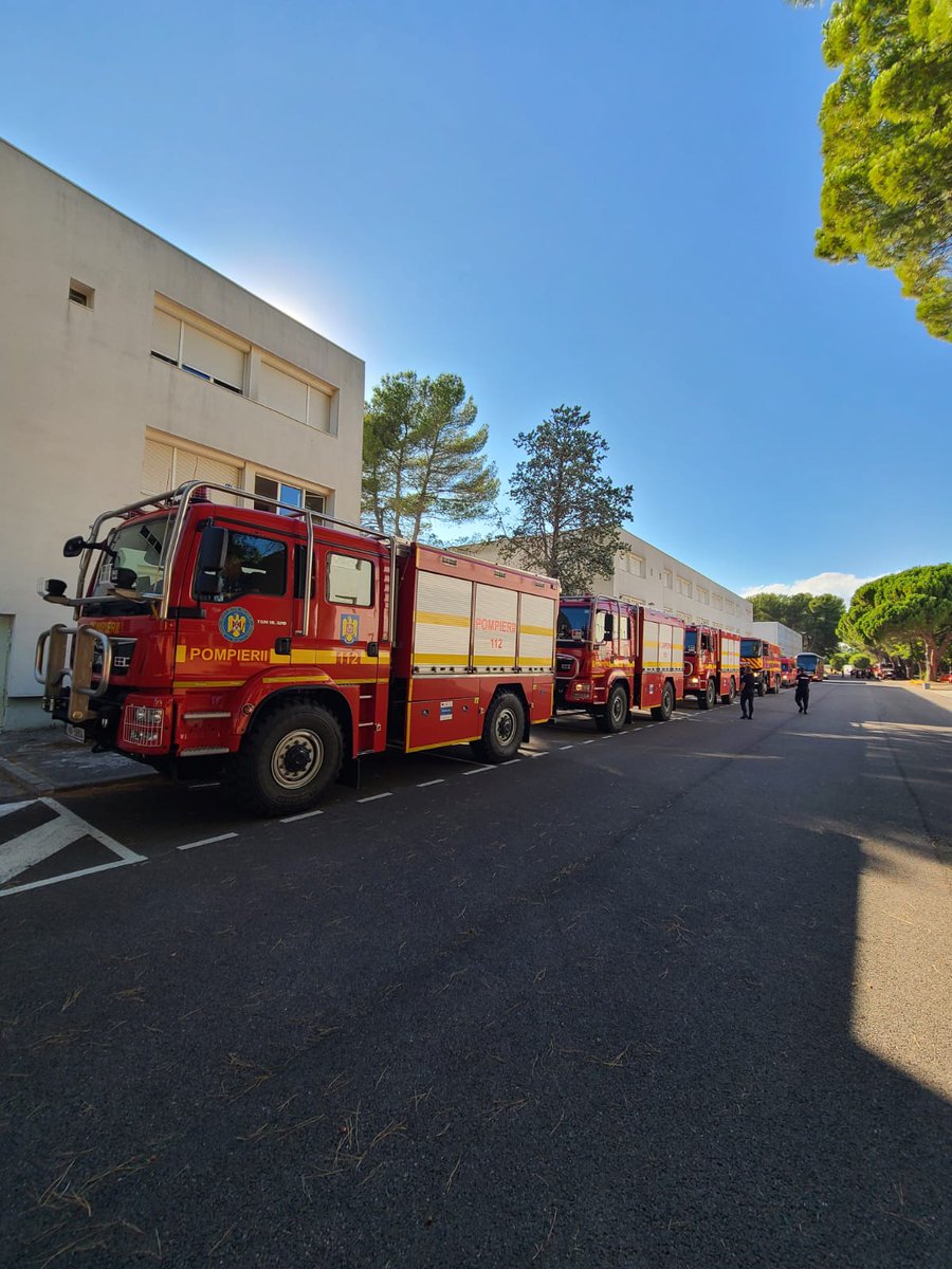 ENSOSP's tweet photo. Dans la continuité des modules polonais et autrichiens, l'Ensosp accueille en ce moment des #pompiers roumains 🇪🇺🇷🇴 🇫🇷
 ✔partage de la culture opérationnelle,
✔️appui préventif feu de forêt,
✔️appui opérationnel si besoin 🔥 
@eu_echo @SecCivileFrance https://t.co/mnFAZNLFk0