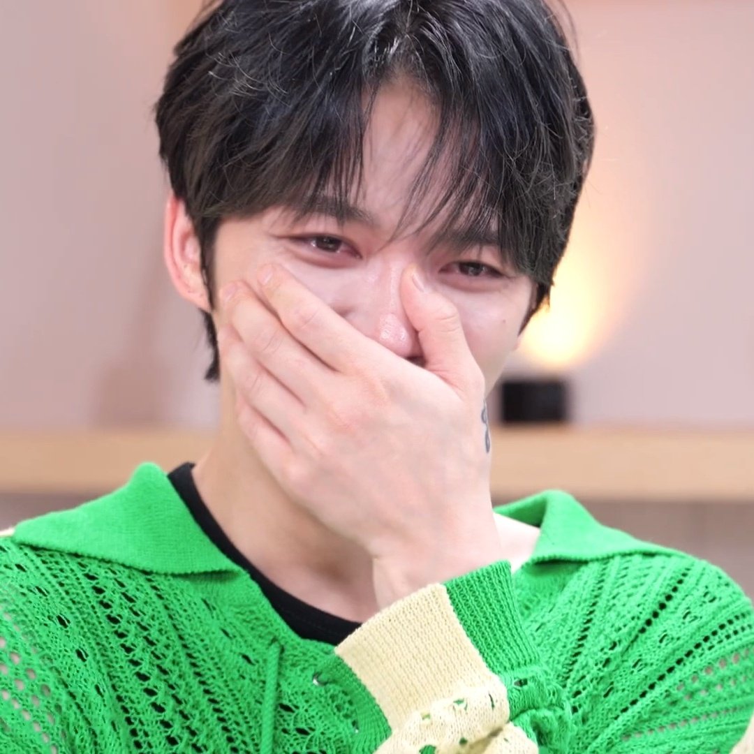 fanifanitifanny's tweet photo. Jaejoong teared up when the fan said...
"if everyone turns their back to you, i will also turn my back.....
I'll turn my back, So that you can lean on them"
🥹🥹🥹 https://t.co/5rwIRWPKgX