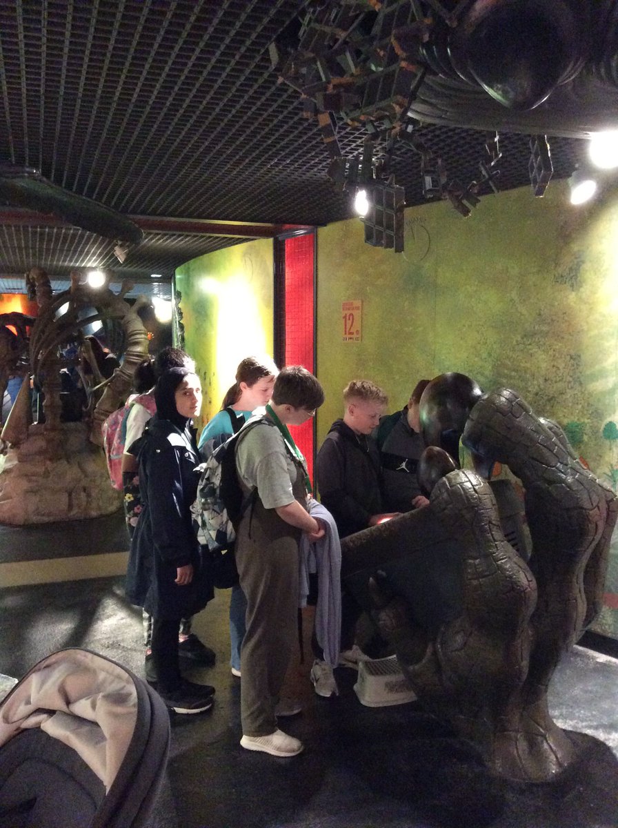 RippleRestalrig's tweet photo. Some of P5-7's enjoying exploring Dynamic Earth Yesterday #3Dfun #iceicebaby #climatechange #exploringhandson https://t.co/lLI9nd8jOn