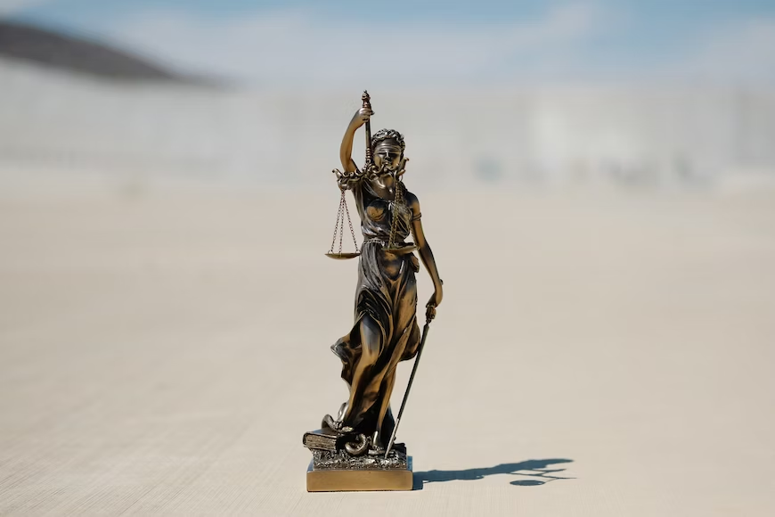 EUI_CJC's tweet photo. What is the role of #lawyers in upholding the #RuleOfLaw when legal institutions are under pressure? 

#TuesdayTopic➡️Take a look at this presentation by Tomasz Koncewicz from @Uniwersytet_GD 

🎥https://t.co/iMreL5PZiP https://t.co/JkTa6N0fgF
