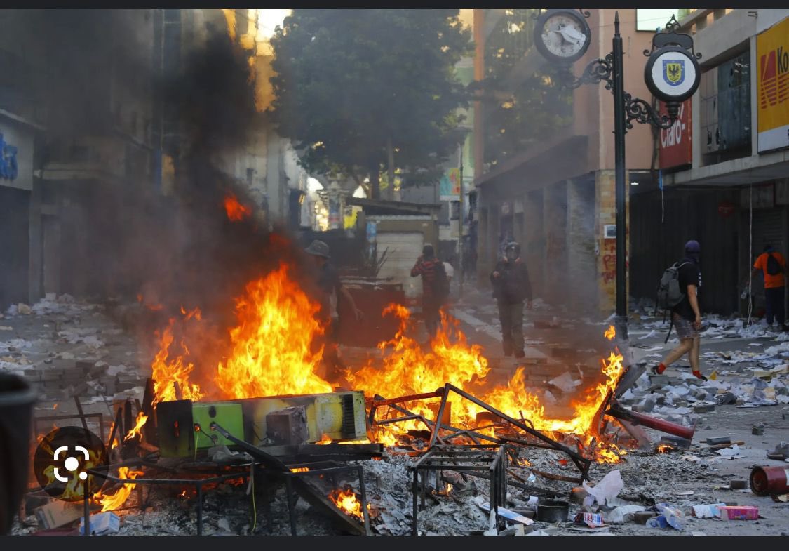 soy_solo_una's tweet photo. @AlePlacenciaC @Carabdechile son muy careraja esta gente.
Por eso este es el #PeorGobiernoDeChile https://t.co/ty0Zg02n77