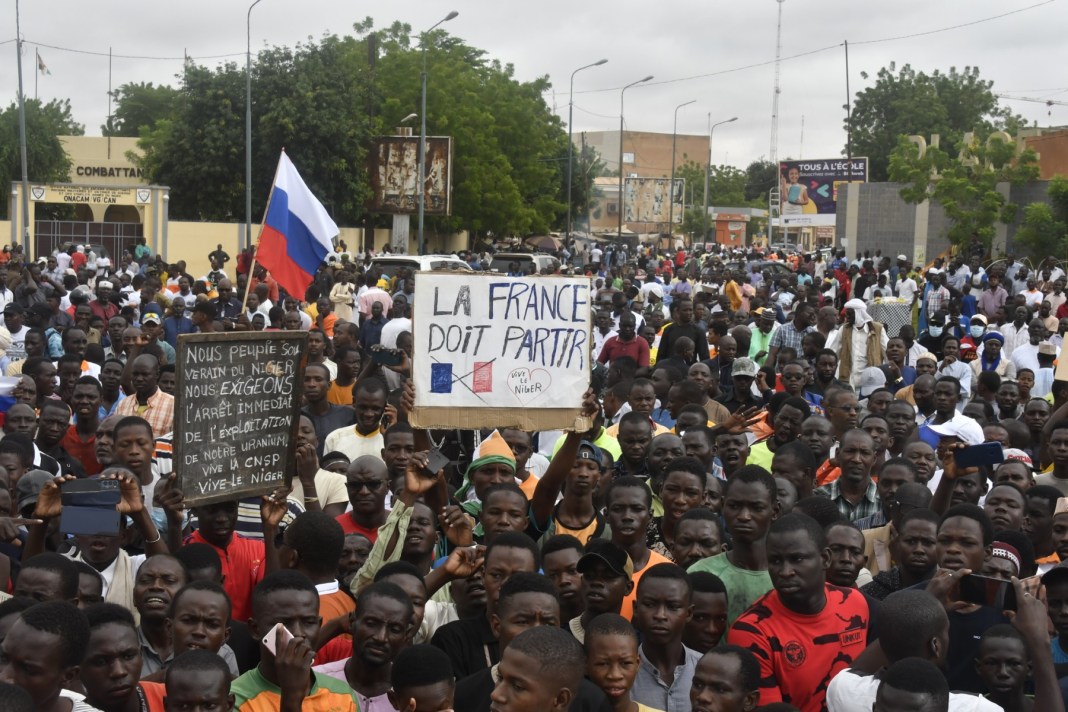 Hundreds Gather In Niger Capital For Pro-Coup Rally bitly.ws/Q27H

#KOKOTV #coup Niger • Mali • David Hundeyin • Enisa • NYSC • Ganduje • Maryam Shetty