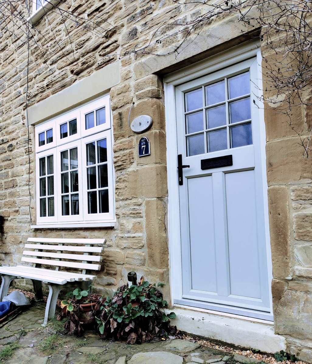 EvolutionMFG's tweet photo. Our stunning windows & doors can be customised to your exact requirements with stylish Georgian bars, intricate leading or even stained glass. In addition you can choose from a range of standard painted and natural wood colours.
#EvolutionWindows https://t.co/BahbXHxzOe