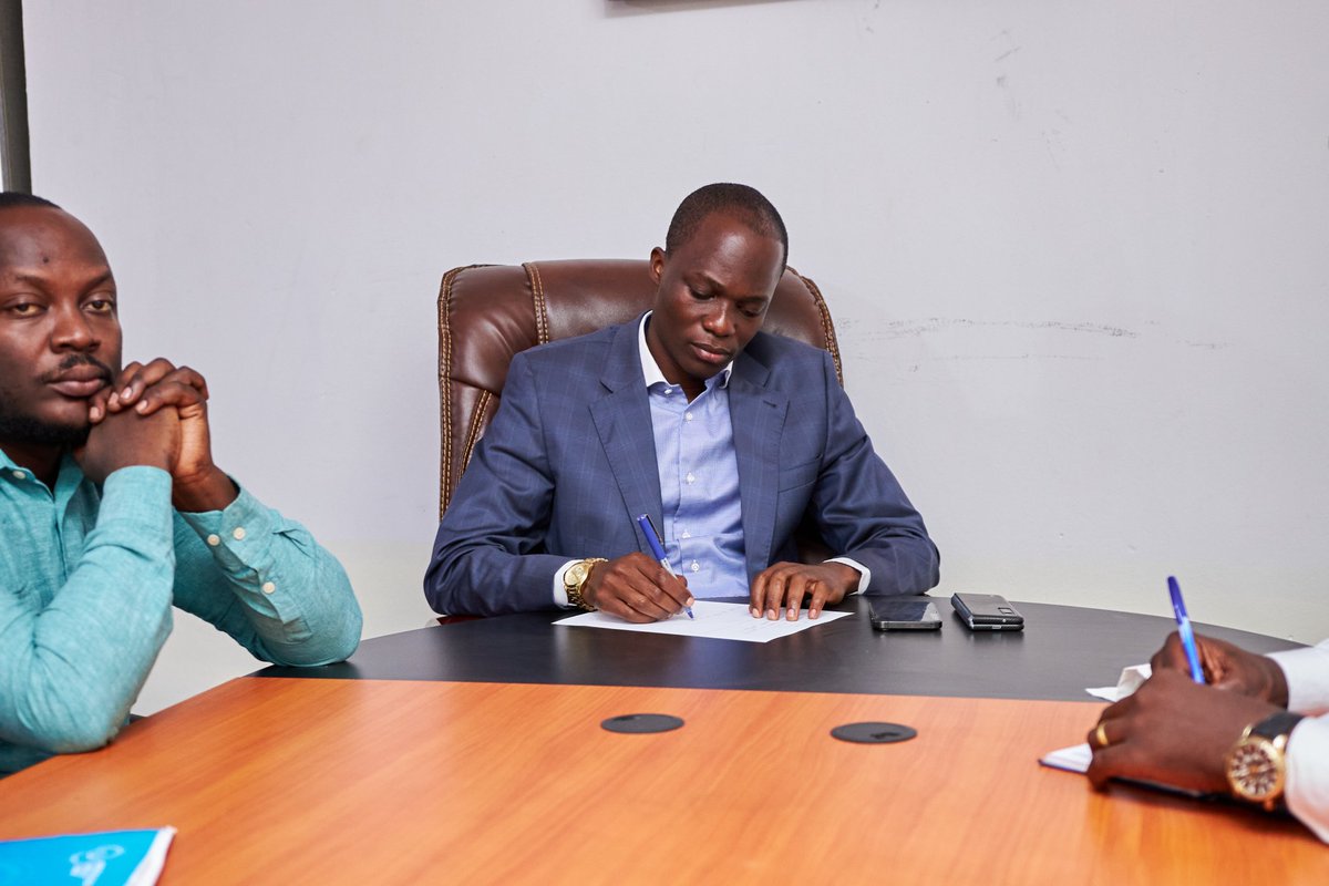 SMfute's tweet photo. After réhabilitation: l'ambassadeur de la jeunesse/ RDC, William Mukambila a présidé sa toute première réunion avec les membres du bureau du conseil national de la jeunesse,cnj -rdc, ce mercredi 02 août 2023, dans son office. L'ambiance était bon enfant. https://t.co/hXRSKedGxq