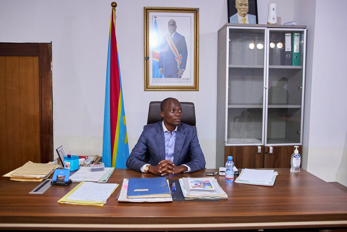 SMfute's tweet photo. After réhabilitation: l'ambassadeur de la jeunesse/ RDC, William Mukambila a présidé sa toute première réunion avec les membres du bureau du conseil national de la jeunesse,cnj -rdc, ce mercredi 02 août 2023, dans son office. L'ambiance était bon enfant. https://t.co/hXRSKedGxq