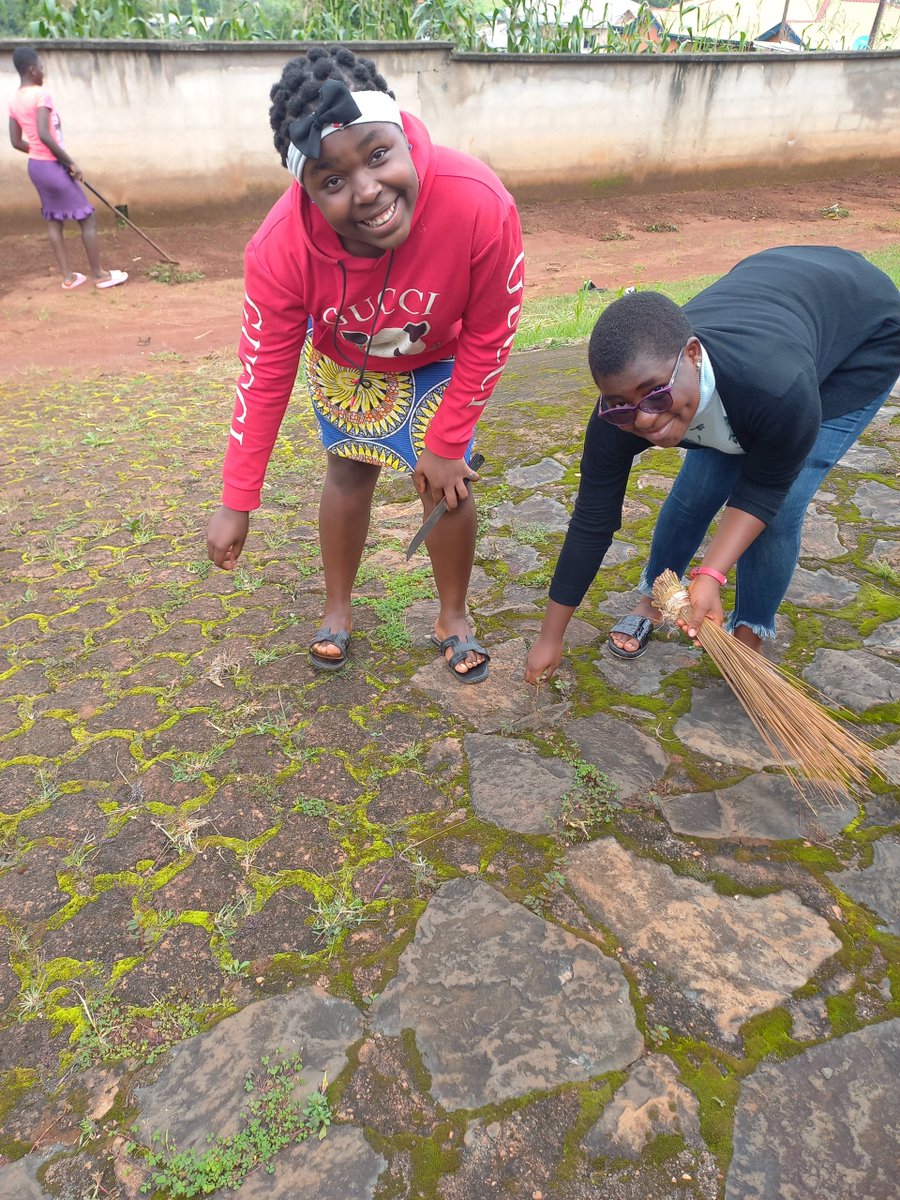 Wesad_Cameroon's tweet photo. Volunteering is all about doing work that we are not paid for. Last week, our Girl Boss clubbers brainstormed on different ways to make a difference in their communities through the act of volunteering.
#girlboss
#GlobalGlow
#LaunchGirls
#wesad
#222MillionDreams https://t.co/yDfAKYuD2F