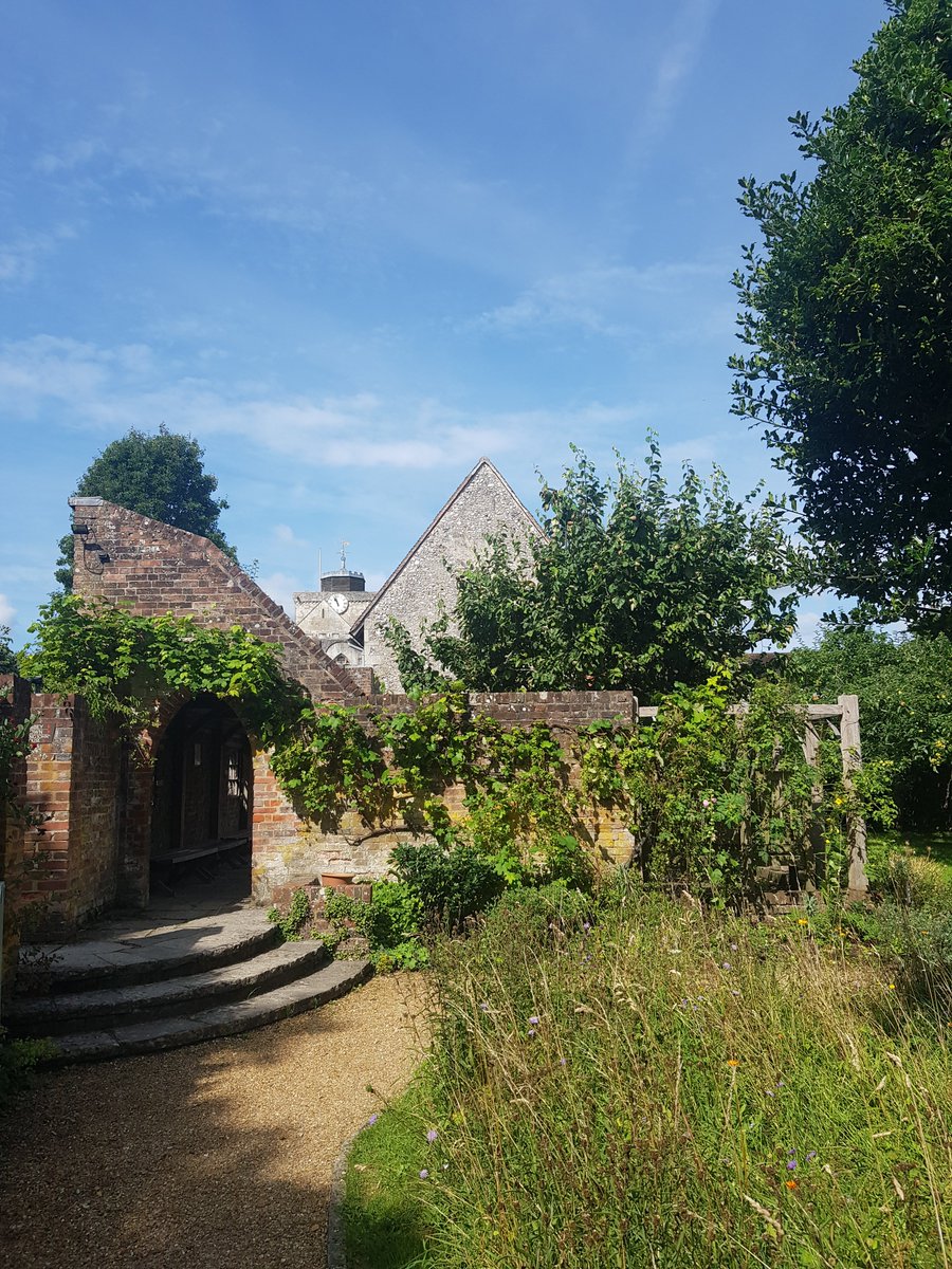 KingJohnsHouse's tweet photo. And suddenly the sun came out. It's a nice day in #KingJohnsGarden and you can #SeeForCenturies
For more beautiful #TestValleyGardens @moreTestValley @Visit_Romsey https://t.co/greYenPxGU