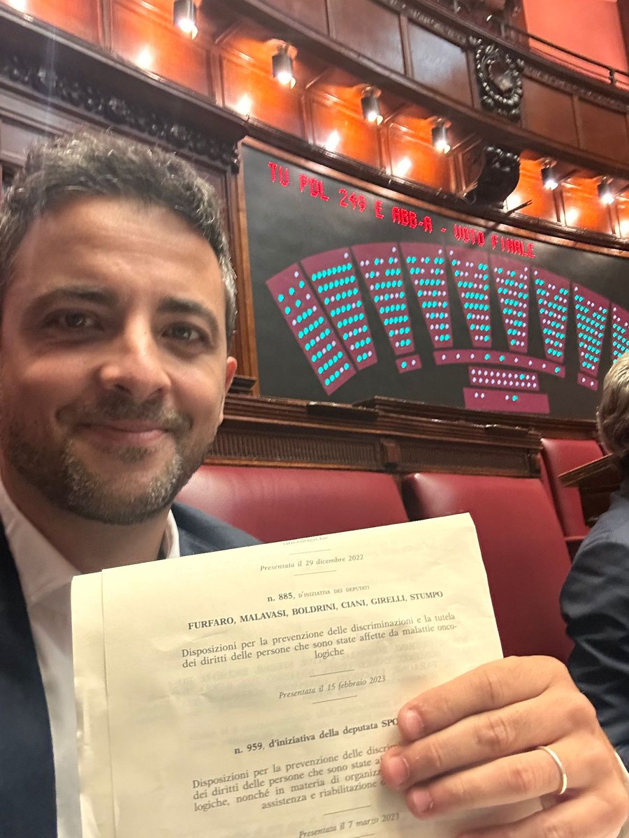 Non lo nascondo, è una grande emozione.

Oggi è stata approvata la mia prima proposta di legge. E ne sono orgoglioso perché è una legge che restituisce dignità e speranza a tante persone.

Tanti non lo sanno, ma in questo Paese milioni di persone guarite dal cancro da anni