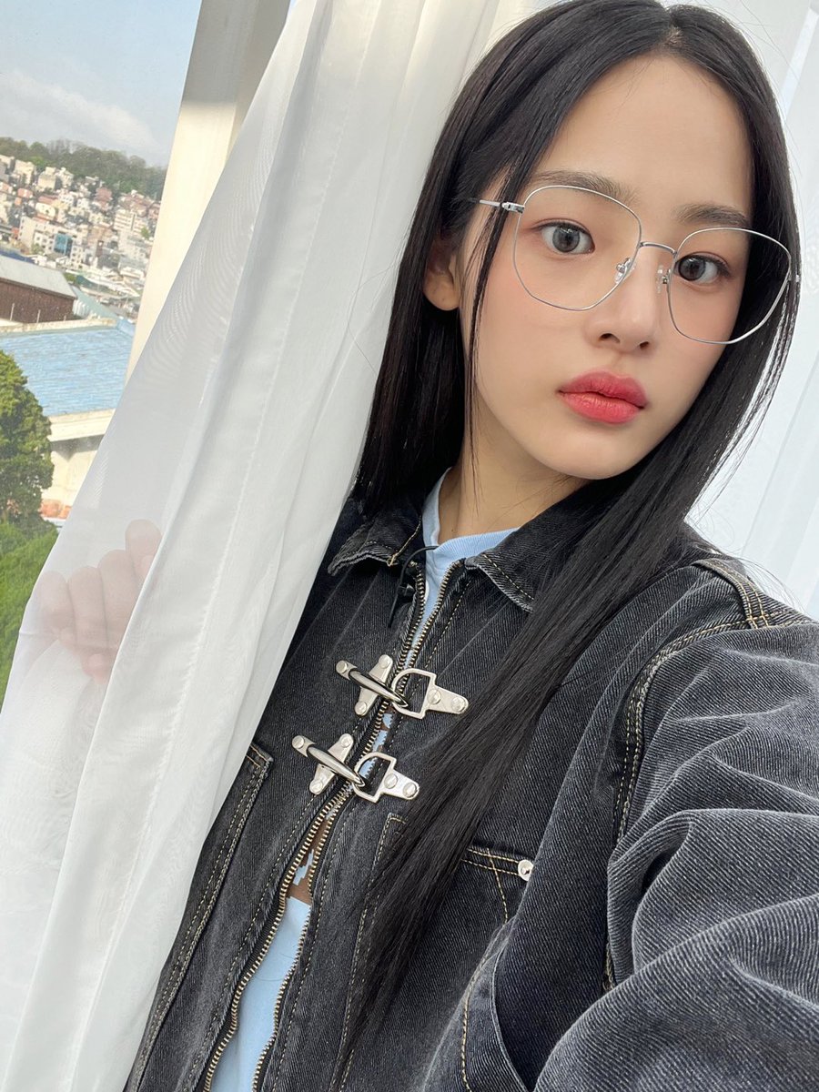 ymoonseo's tweet photo. ּ ׅ    ౨ৎ ּ   Enraptured by the crystal expanse, adorned in its resplendent blue hue, she relished the sight of a sun-kissed day bestowed upon her. In her elation, she wished for all souls to savor the joy of a radiant and cheerful day under the benevolent sky   ഒ ִ ⊹!       🪽 https://t.co/fC53egwNkt