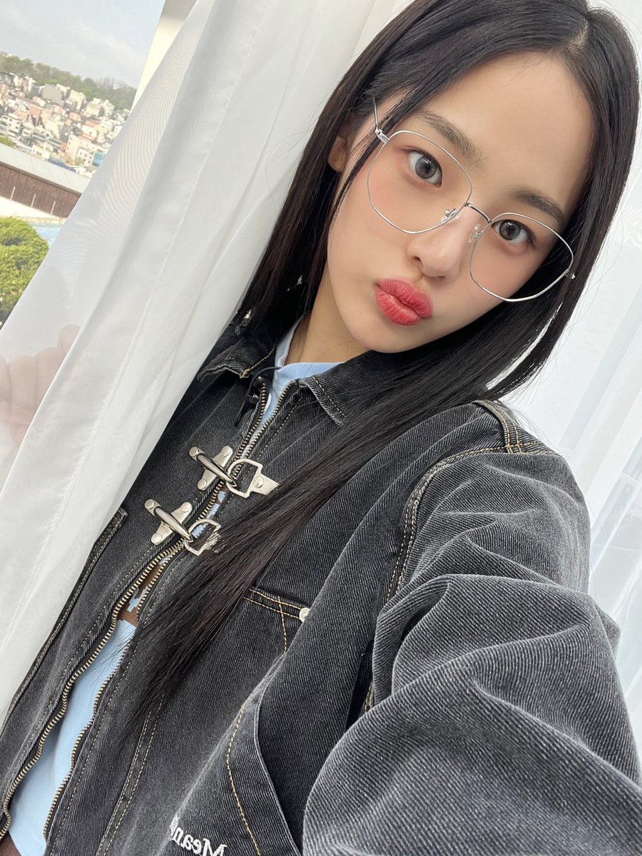 ymoonseo's tweet photo. ּ ׅ    ౨ৎ ּ   Enraptured by the crystal expanse, adorned in its resplendent blue hue, she relished the sight of a sun-kissed day bestowed upon her. In her elation, she wished for all souls to savor the joy of a radiant and cheerful day under the benevolent sky   ഒ ִ ⊹!       🪽 https://t.co/fC53egwNkt