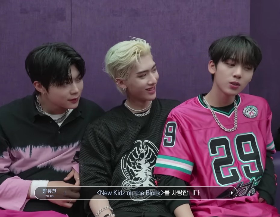 the way nyangteolz looked at yujin when he was speaking 😞❤️‍🩹