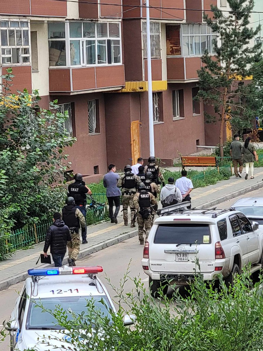 Нөгөө дээшээ 3 удаа буудсан гарыг баривчилж байна