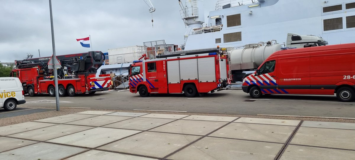 marinebrandweer's tweet photo. Onderweg naar UGS Drachten, door naar Eemshaven. ⚓️🚒 @kon_marine Fremantle Highway. https://t.co/toG66OEQs3