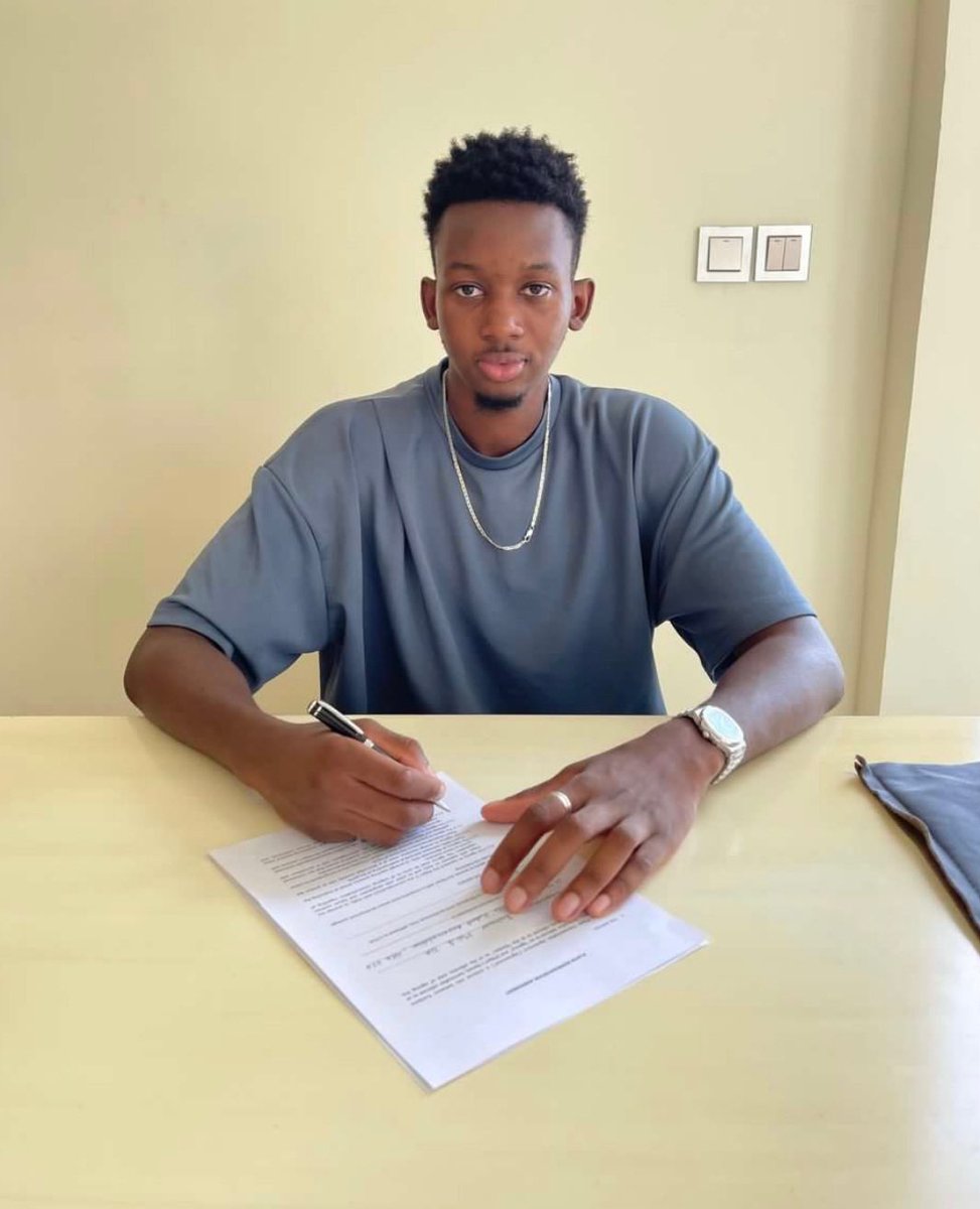 Welcome to EvoSpire, Boubacar Dia!

The Senegalese goalkeeper stands at 6’6” tall and has already made his professional debut as well as representing his country at U17 and U20 level🇸🇳

Best of luck for the coming season, Boubacar👊