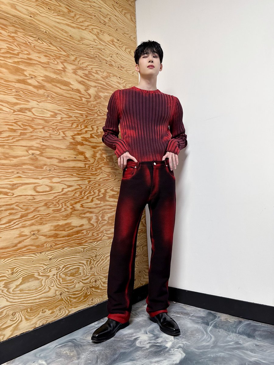 HanSeungWoo_twt's tweet photo. [📸]
2023.08.03
#MUSHROOMLIVE Behind Photo💜

#한승우 #HANSEUNGWOO 
#FRAME #Dive_Into #Runnin_High https://t.co/FdaiGIeUYd
