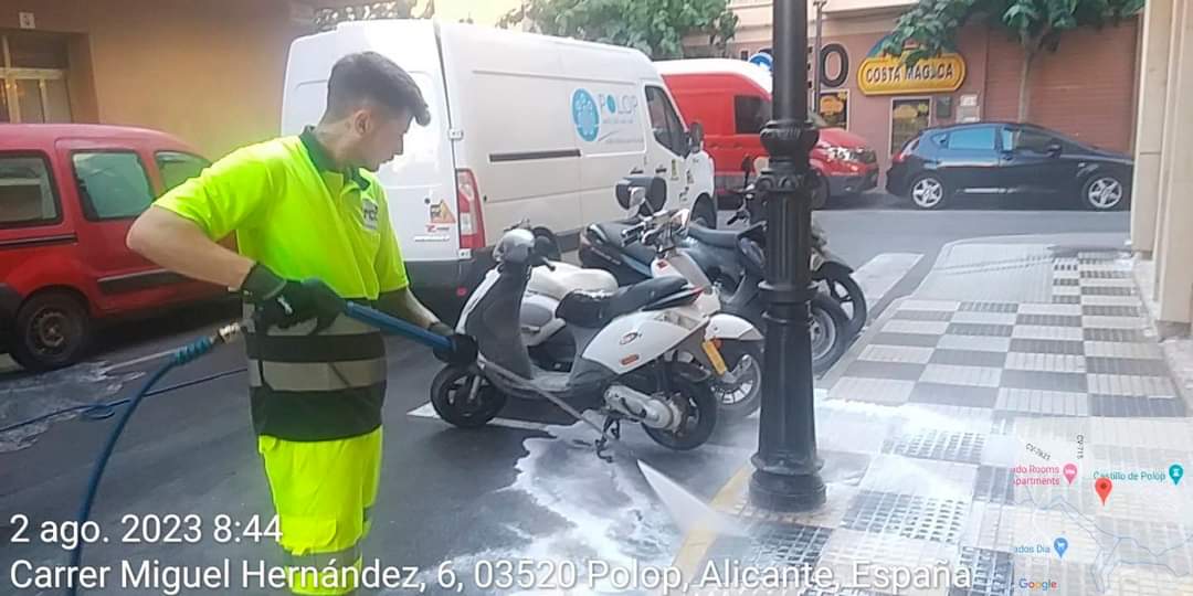 SergioPastorES's tweet photo. Ante la demanda vecinal hemos procedido a la colocación de NUEVAS SEÑALES por parte de Servicios Técnicos y LIMPIEZA EXTRAORDINARIA en C/ Miguel Hernández debido a los malos olores provocados por el orín de mascotas.
@AjuntamentPolop
#ActivandoPolop #MejorandoPolop #Polop https://t.co/tU8SLZdxui