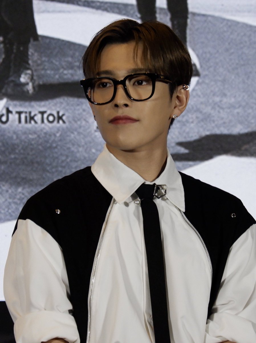 HONGFOLDER's tweet photo. Hongjoong for Bangkok press conference https://t.co/SGfNIzMYTT