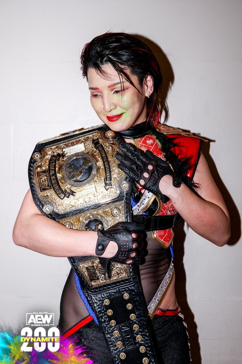 shidahikaru's tweet image. I felt it was all dream for a moment after woke up, but no it’s not.
I won the main event of 200 anniversary Dynamite and I AM the AEW Woman’s World Champion!
Now, here comes Wembley!!!🔥🇬🇧
#AEWDynamite #AEW #HikaruShida