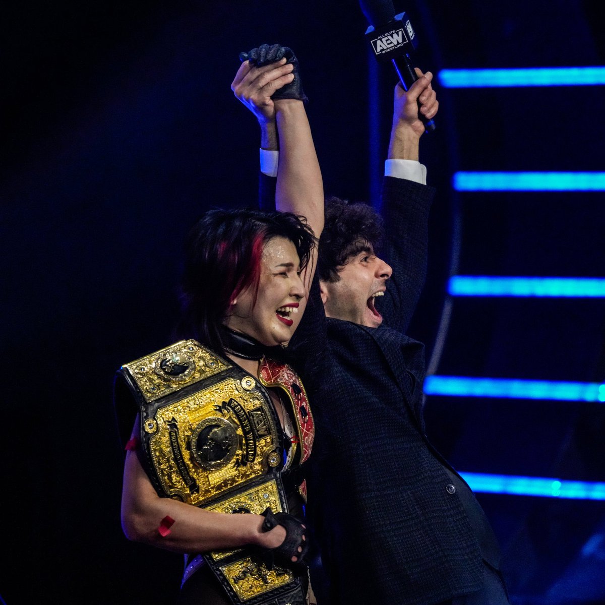 shidahikaru's tweet image. I felt it was all dream for a moment after woke up, but no it’s not.
I won the main event of 200 anniversary Dynamite and I AM the AEW Woman’s World Champion!
Now, here comes Wembley!!!🔥🇬🇧
#AEWDynamite #AEW #HikaruShida