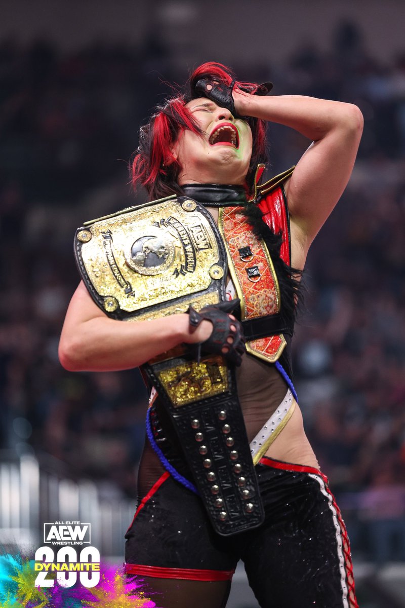 shidahikaru's tweet image. I felt it was all dream for a moment after woke up, but no it’s not.
I won the main event of 200 anniversary Dynamite and I AM the AEW Woman’s World Champion!
Now, here comes Wembley!!!🔥🇬🇧
#AEWDynamite #AEW #HikaruShida