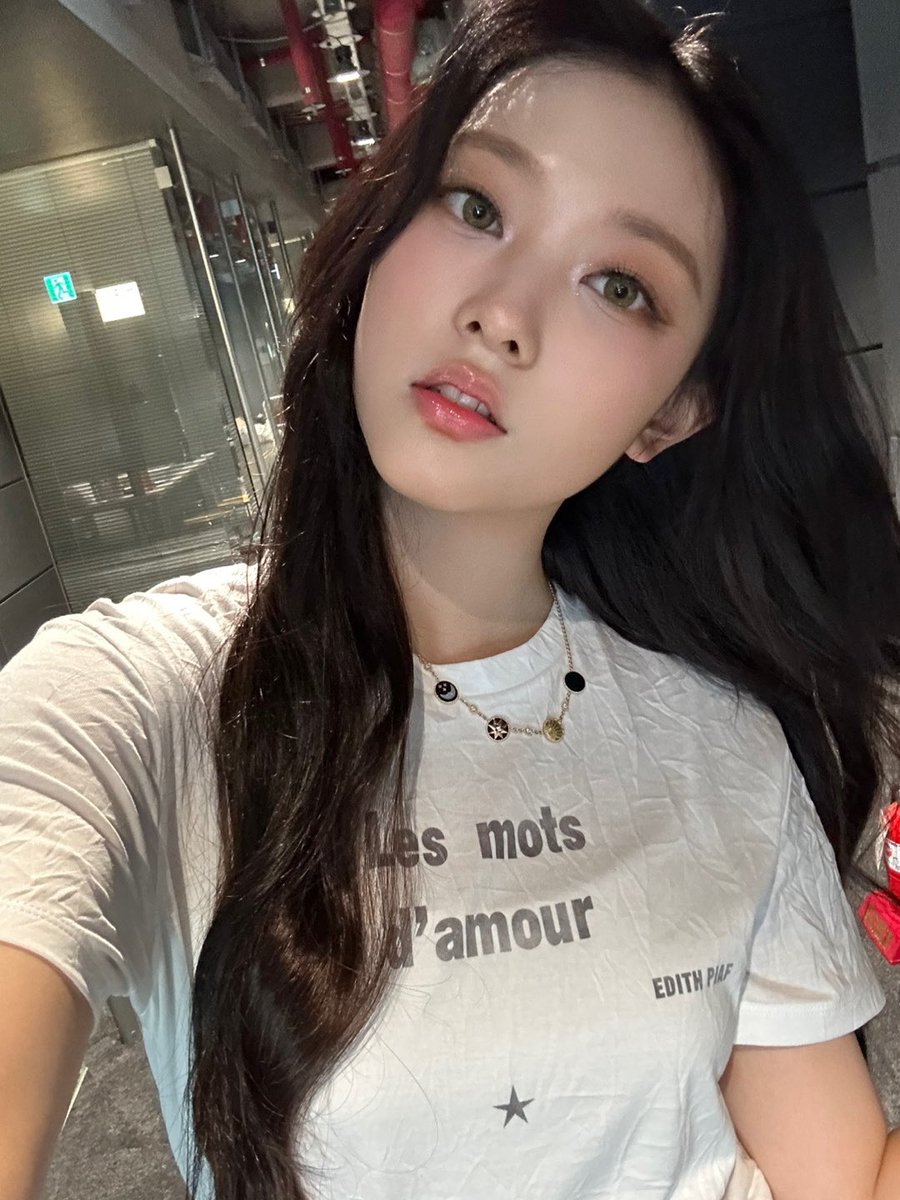 오늘 하루도 신나게 보내기…!
롤라팔루자에서 봐요~:) 💫

#NewJeans #뉴진스 #해린 #HAERIN