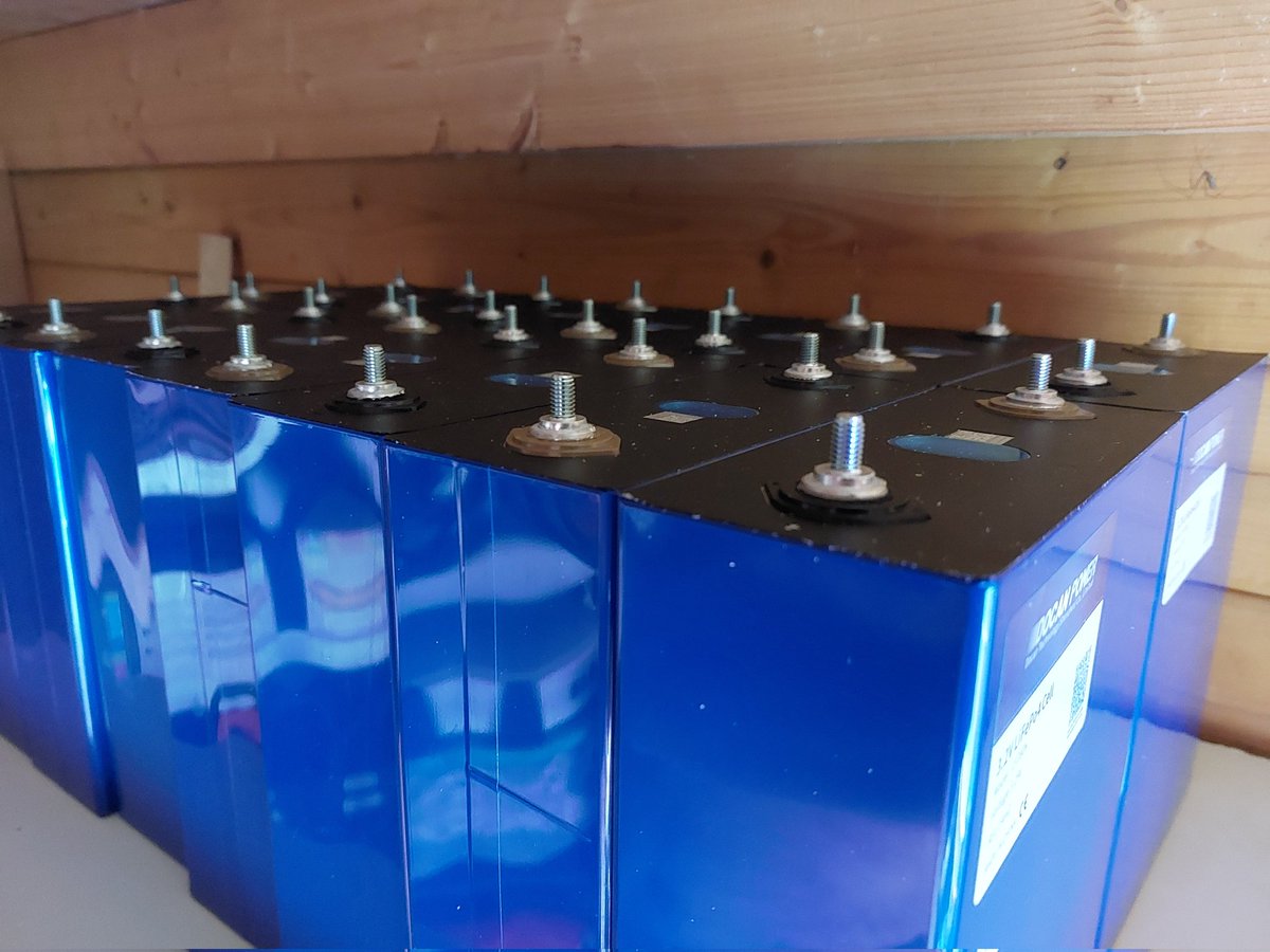 igorybe's tweet image. Latest addition to my home storage. This new 15kWh will bring the total to 45kWh.