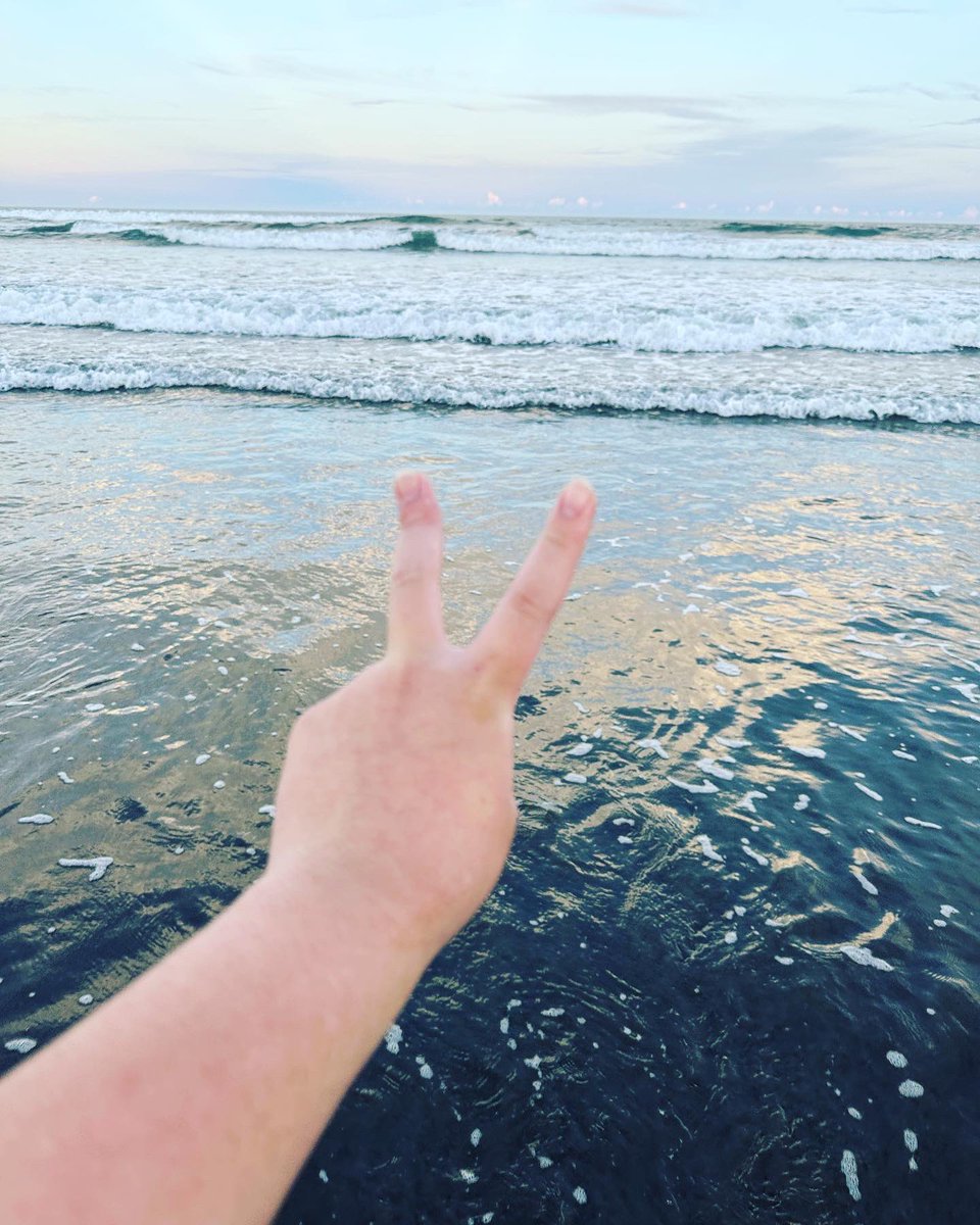 iam_buretto's tweet photo. 友達と海きた！
前日の深夜にも海来て花火したよ
まじもう最高かよ👍 https://t.co/mnkUmbGsnH