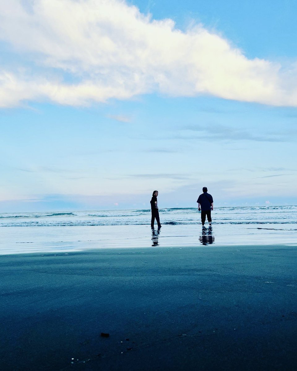 iam_buretto's tweet photo. 友達と海きた！
前日の深夜にも海来て花火したよ
まじもう最高かよ👍 https://t.co/mnkUmbGsnH