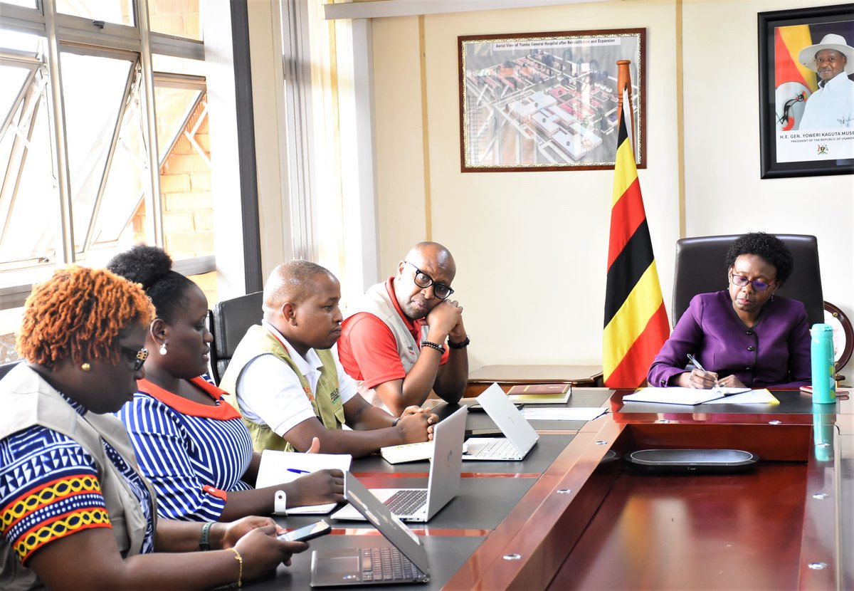JaneRuth_Aceng's tweet photo. Glad to meet the @Amref_Worldwide team led by @daktari1 today. AMREF is a key partner to the Ministry of Health, supporting us in a number of areas including WASH, Reproductive/Maternal Health, Community Health, strengthening health workforce among others. We appreciate AMREF! https://t.co/ghwpwaPGSL