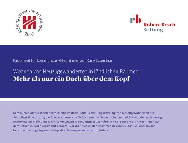 Kommunale Akteur:innen stellt die #Unterbringung von #Neuzugewanderten vor vielfältige Herausforderungen. Ein neues Factsheet auf Basis der letzten Kurz-Expertise stellt hierfür zentrale Hürden und Lösungsansätze zum Thema #Wohnen zusammen: tinyurl.com/2zh4v5yk @BoschStiftung