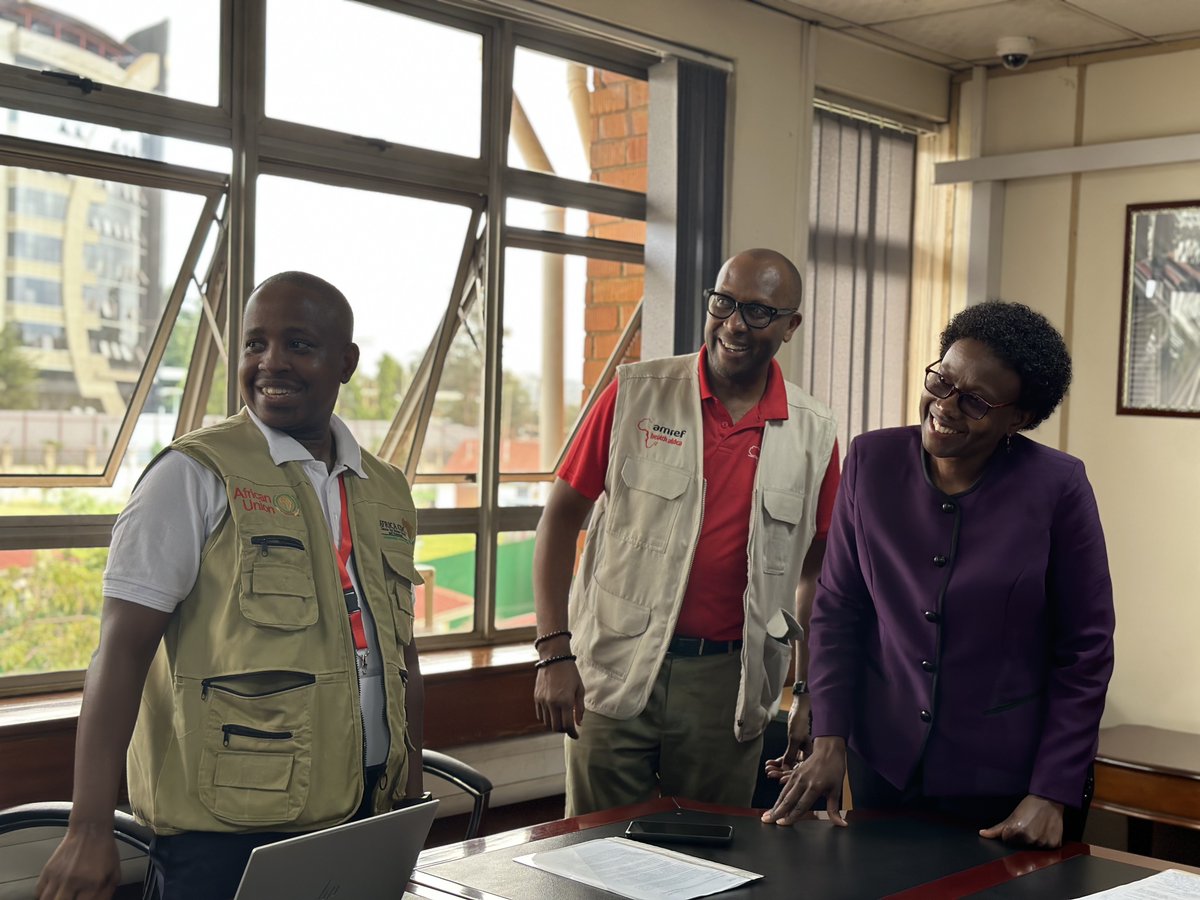 JaneRuth_Aceng's tweet photo. Glad to meet the @Amref_Worldwide team led by @daktari1 today. AMREF is a key partner to the Ministry of Health, supporting us in a number of areas including WASH, Reproductive/Maternal Health, Community Health, strengthening health workforce among others. We appreciate AMREF! https://t.co/ghwpwaPGSL