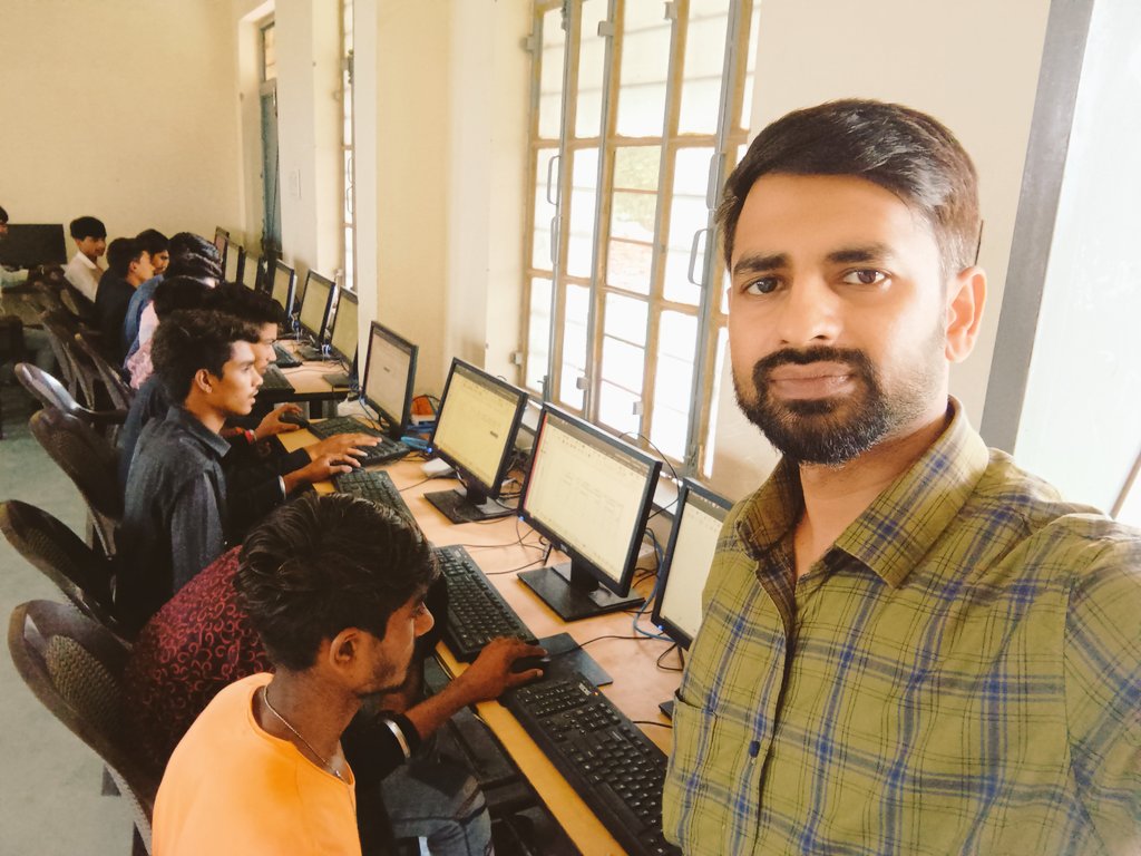 UpendraMalav's tweet image. #computerteacher
#rajasthan
#digitaleducation
#AshokGehlot ji
राजस्थान के सरकारी विद्यालयो को कंप्यूटर लैब और बच्चो को कंप्यूटर टीचर देने के लिए बहुत बहुत धन्यवाद अब राजस्थान कंप्यूटर शिक्षा मे अग्रणी बनेगा