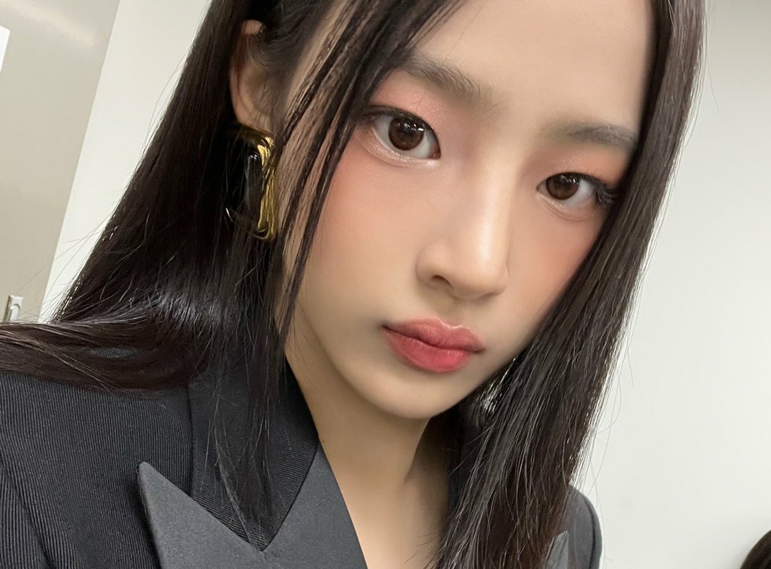 ymoonseo's tweet photo. ㅤㅤㅤㅤㅤㅤㅤ  🎀♥︎   ׅ ࣪  ⸼   In a delightful twist, a myriad of cherished s̲e̲l̲f̲-p̲o̲r̲t̲r̲a̲i̲t̲s̲ yearn to be unveiled, yet the auspicious moment to share them with the world has eluded their unveiling until this very moment  ⑅   ๑   ꒱ https://t.co/eDYRwVDICf