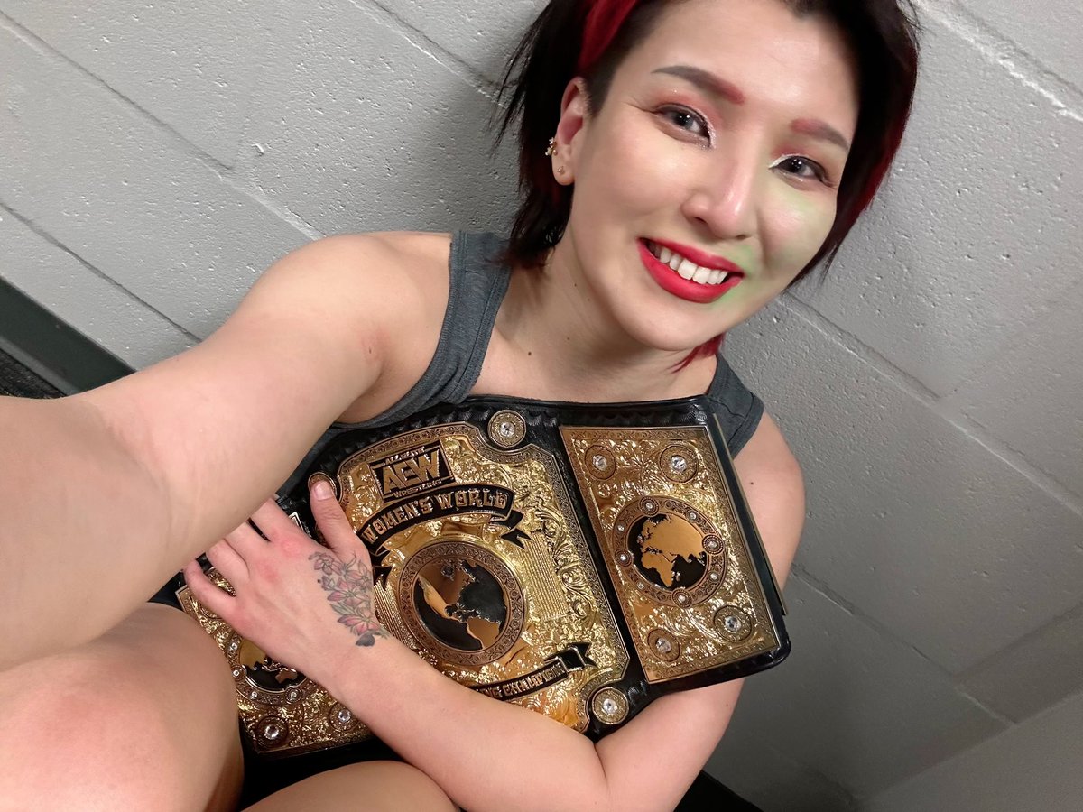 AEWFrance1's tweet image. [SPOILER] Félicitations à @shidahikaru qui est la nouvelle AEW Women's World Championne !!!! #AEW #AEWDynamite #AEWDynamite200
