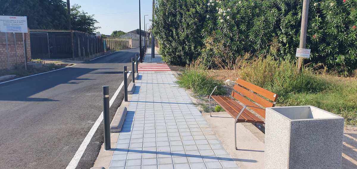 AjuntamentSueca's tweet photo. 🆕 L'avinguda Vilella llueix des d'esta setmana la seua nova imatge que, a partir d'ara, connectarà el centre del municipi amb esta zona molt utilitzada diàriament per les persones que acudeixen al Cementeri o també que practiquen algun esport.

ℹ️: https://t.co/rdJwZJIizd https://t.co/oSrN4z9Fvp