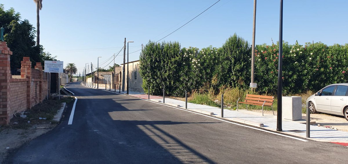 AjuntamentSueca's tweet photo. 🆕 L'avinguda Vilella llueix des d'esta setmana la seua nova imatge que, a partir d'ara, connectarà el centre del municipi amb esta zona molt utilitzada diàriament per les persones que acudeixen al Cementeri o també que practiquen algun esport.

ℹ️: https://t.co/rdJwZJIizd https://t.co/oSrN4z9Fvp