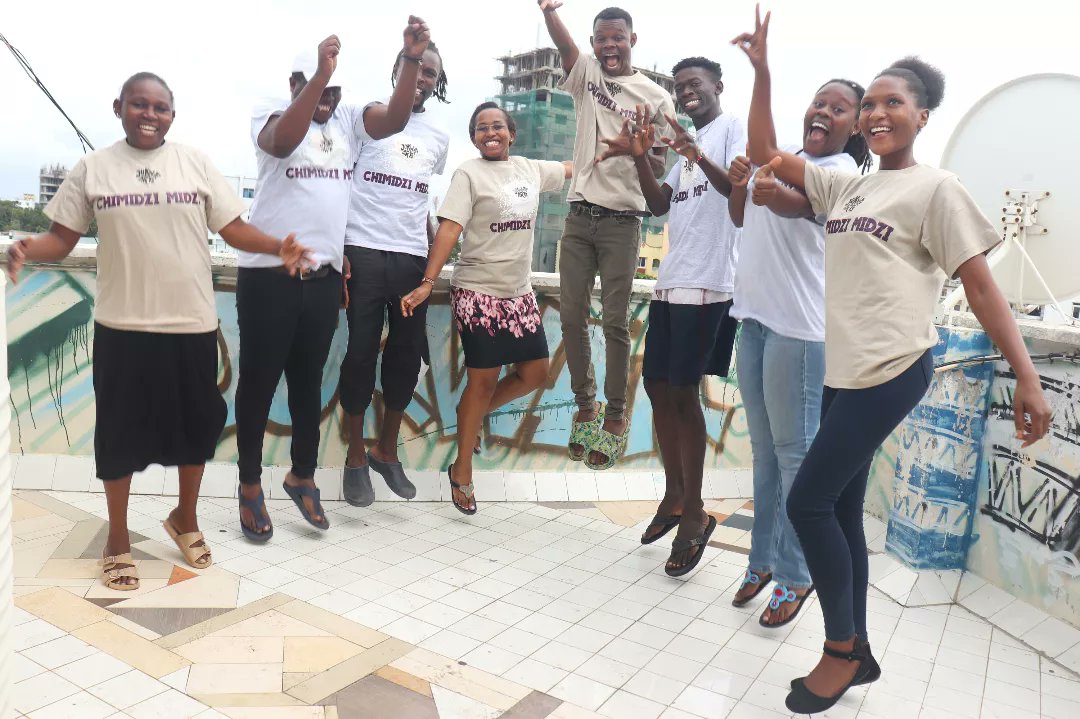 JukwaaArts's tweet photo. Our CHIMIDZI MIDZI MERCH is out! We have a fun challenge for you!
Where is our next venue going to be? It is in Kilifi but where exactly???

Happy Guessing 😊😀

#ChimidziMidzi
#YaKayaTunukuuYafikieWajukuu
#LearnItKnowItKeepIt
#IgniteCultureEA https://t.co/FJZPqxsSZx