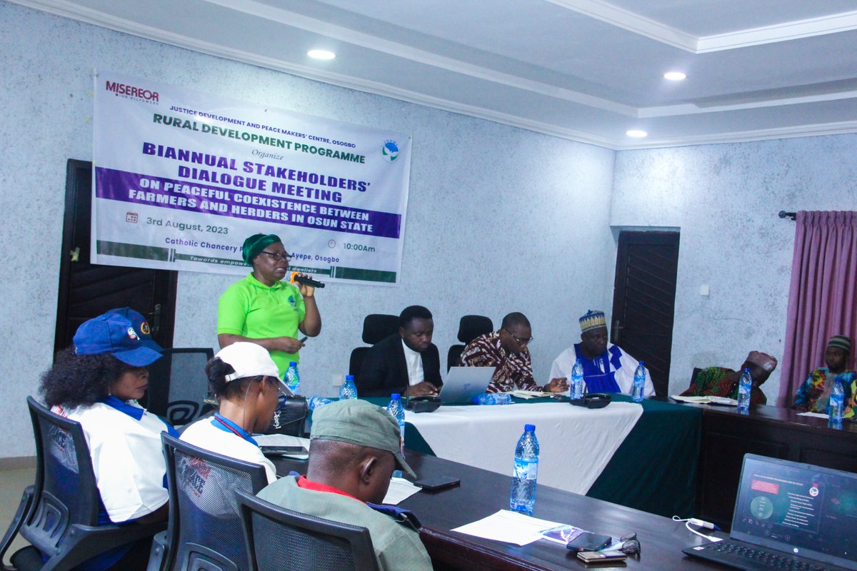 jdpmcosogbo1's tweet photo. The Head of Programme of the @jdpmcosogbo1,  Morenike Onaolapo presenting the intervention of the @jdpmcosogbo1 on Pastoralists and Farmers in Osun State to the forum. 
@Misereor,
@official_NSCDC,
@UNPeacekeeping 

#peacefulcoexistence 
#sustainableagriculture https://t.co/jpRTWTghZ0