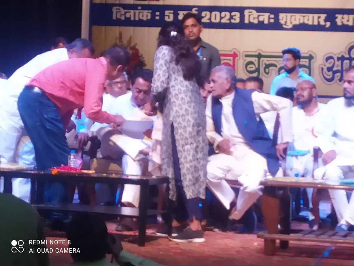 baagi_kamlendra's tweet photo. शिक्षक भर्ती 
पूर्ण होने में इतनी देर क्यों हो रही है?
#पद_वृद्धि के साथ वर्ग- 1, 2, 3, शिक्षक भर्ती पूर्ण करें!
शिक्षक पात्रता पूरी करने के बावजूद इन शिक्षकों भविष्य के साथ खिलवाड़ क्यों कर रहे हैं?

आखिर मध्यप्रदेश की भाजपा सरकार को इन लाडली बहनों, युवाओं और भांजे का दुख दर्द सुनाई क्यों नहीं दे रहा है?
2023 के विधानसभा चुनाव में युवा विरोधी भाजपा का अंत निश्चित है.
#51000_MPTET_VARG_3